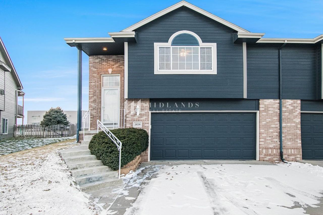 20216 B St - Photo 2 of 16