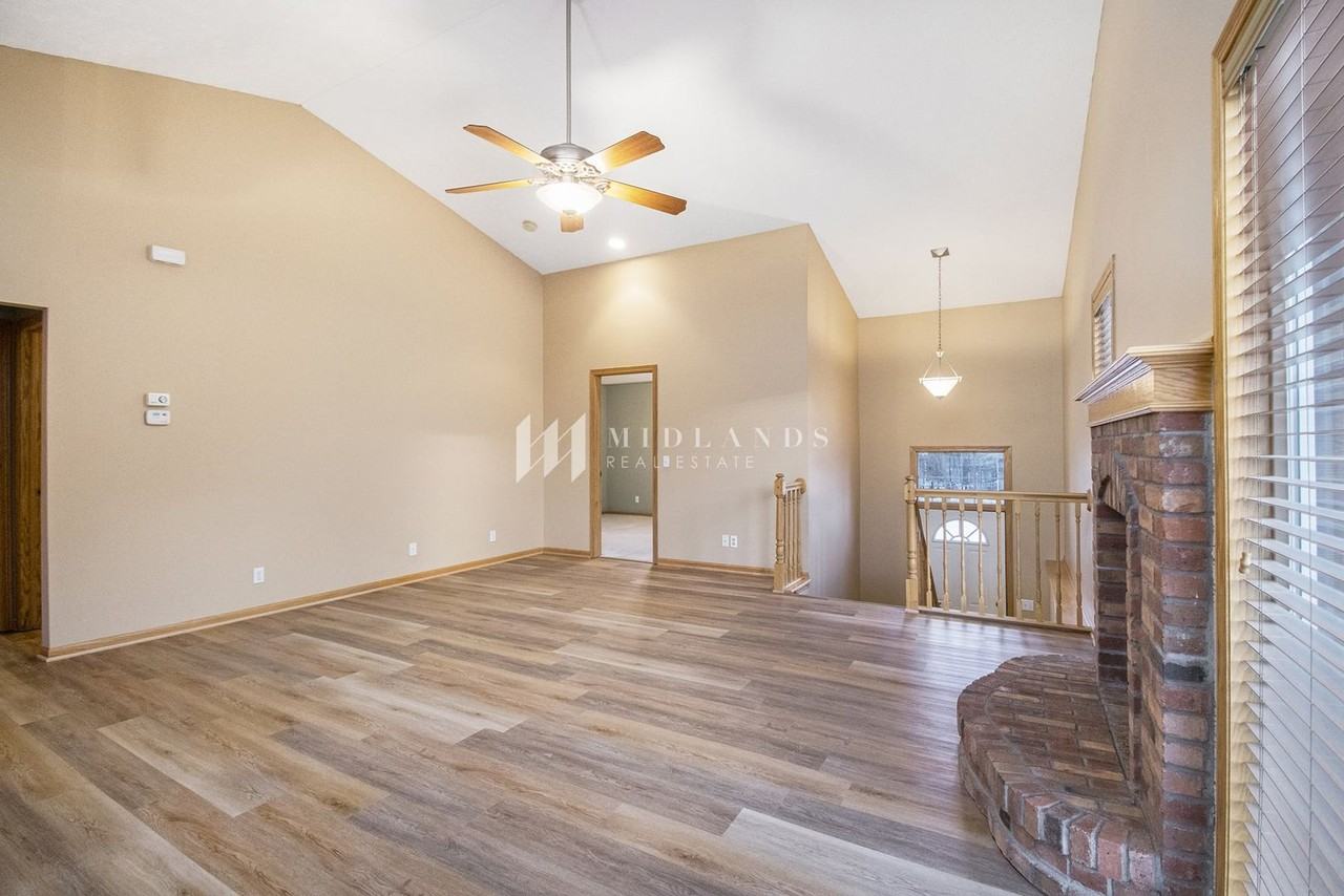 20216 B St - Photo 5 of 16