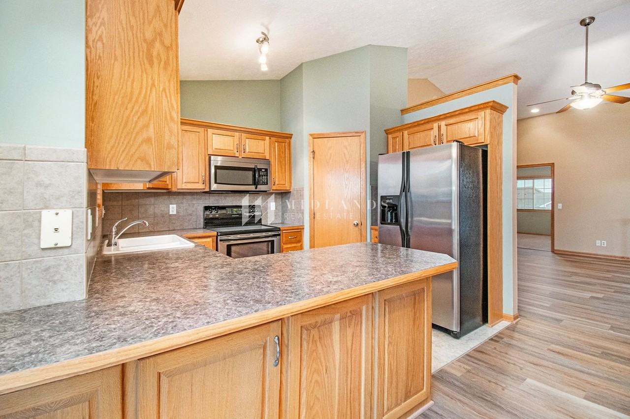 20216 B St - Photo 7 of 16