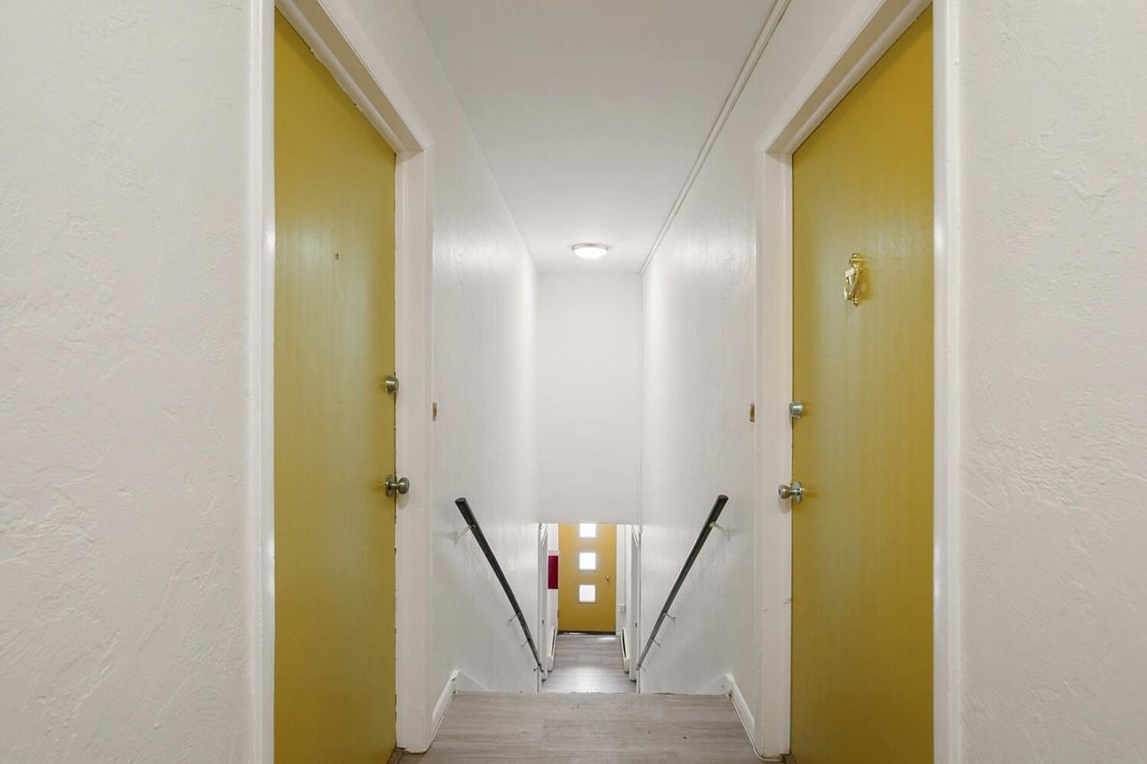 La Ronja Apartments - Photo 3 of 33