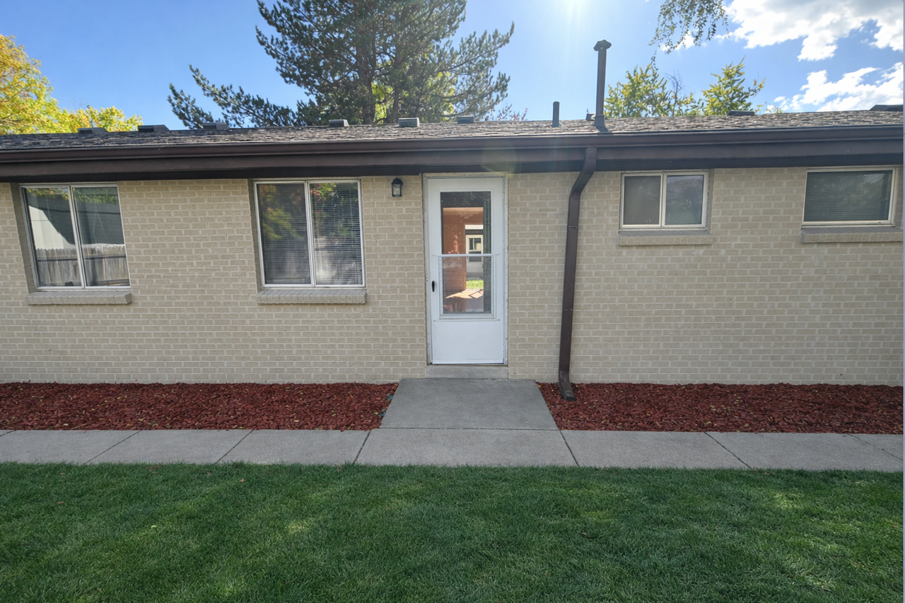 2500-2520 Quay Street - Photo 3 of 3