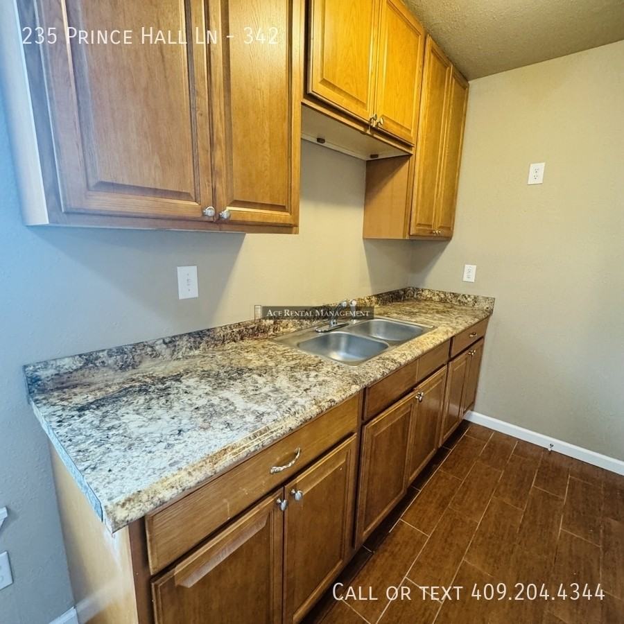 Pine Shadows Duplex Apartments - Photo 7 of 26