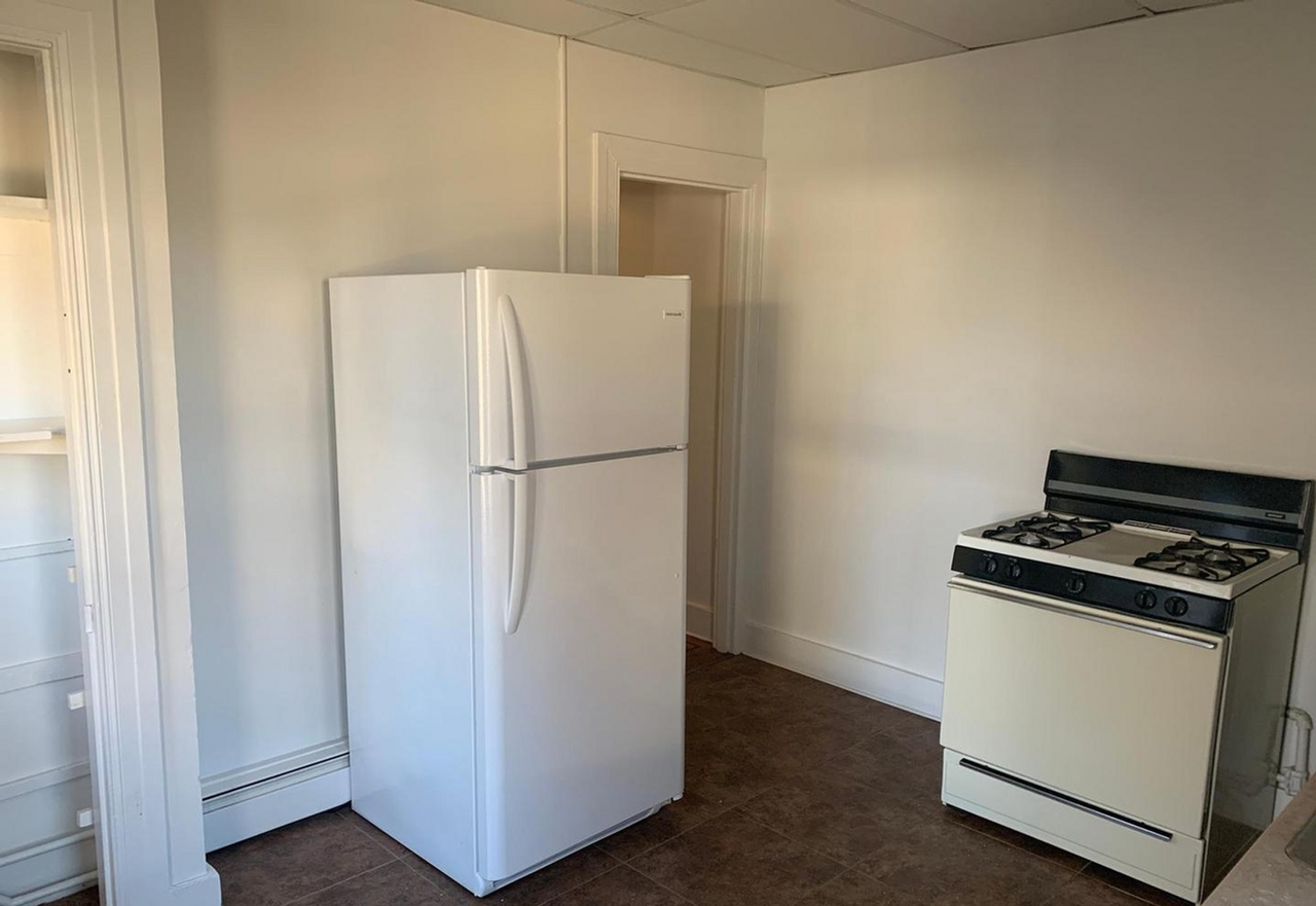 667 E Philadelphia St - Photo 4 of 13