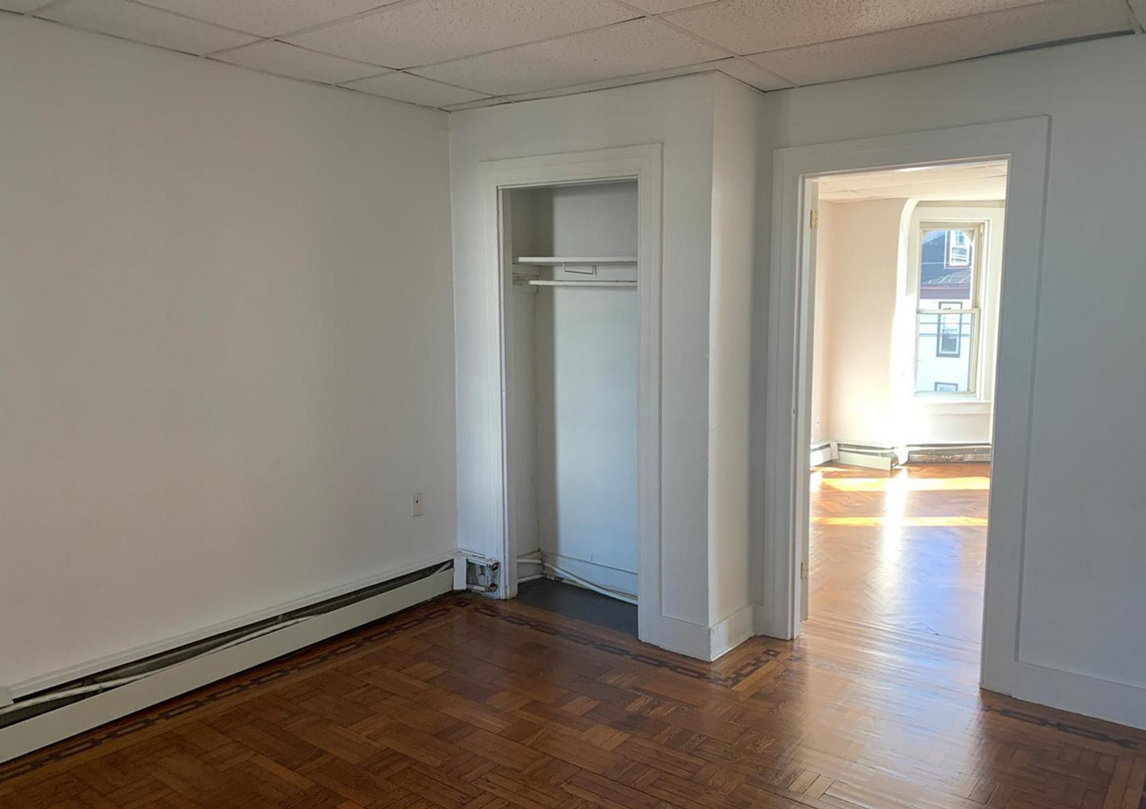 667 E Philadelphia St - Photo 6 of 13