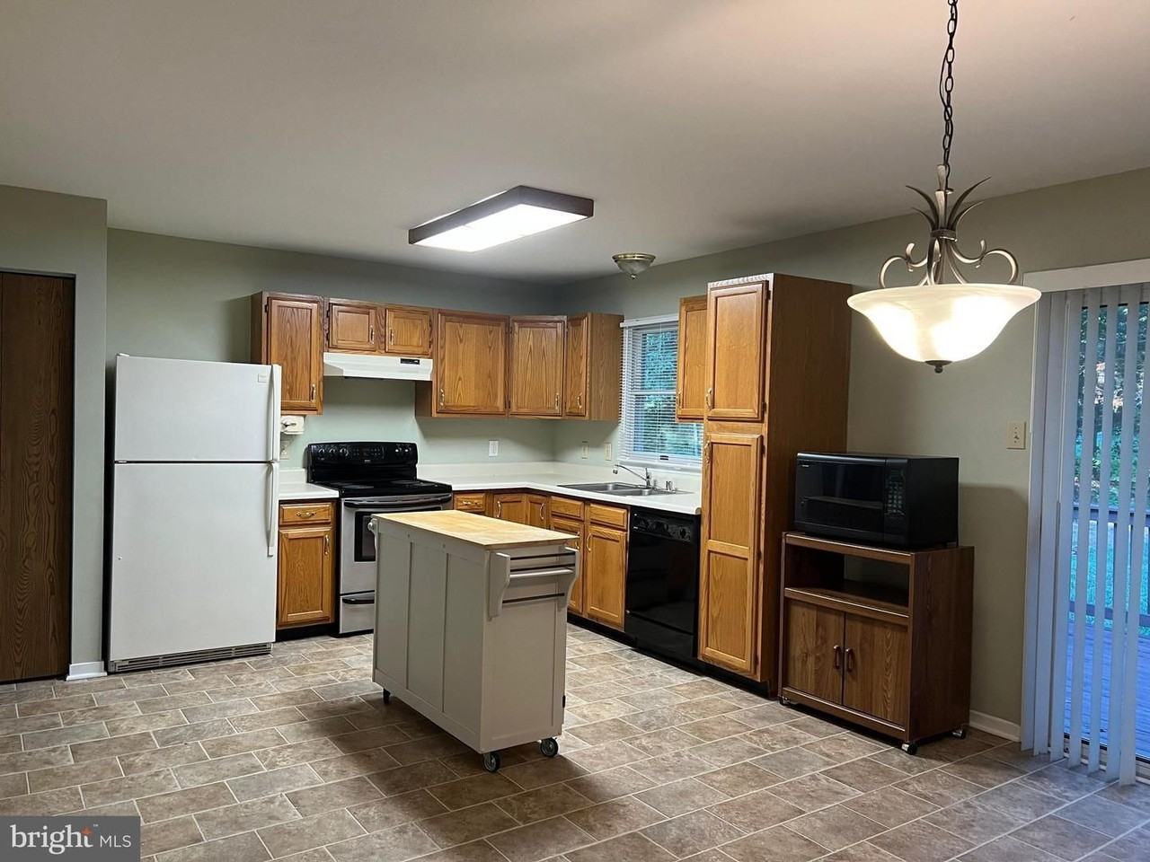 1006 Lakeview Pkwy - Photo 6 of 11