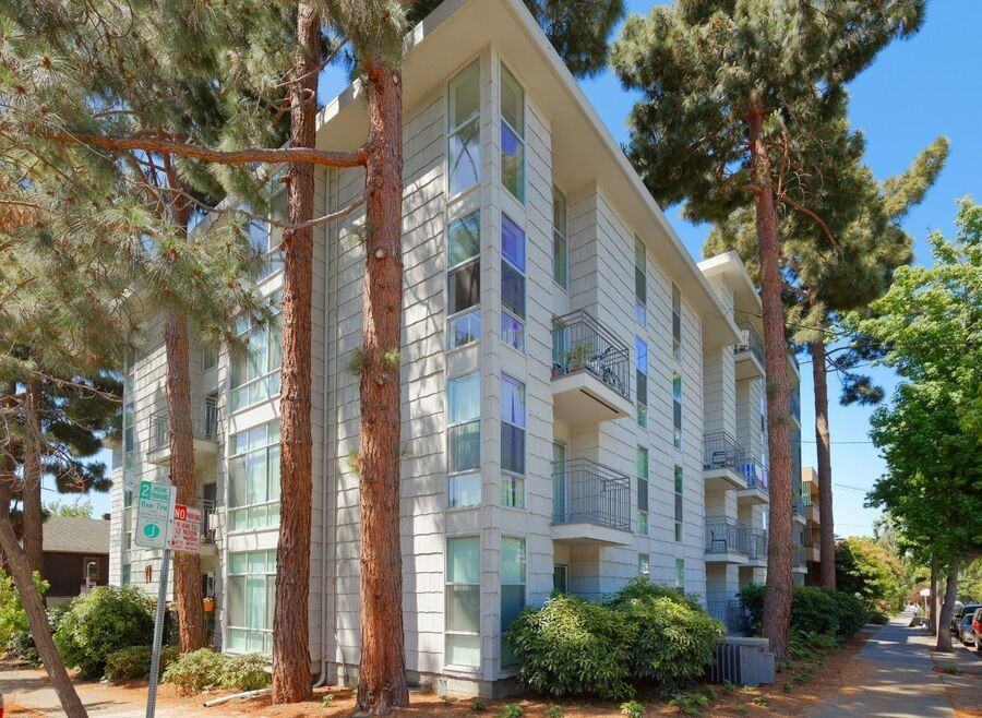 2240 Blake St - Photo 4 of 41