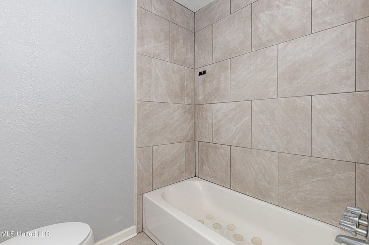 Pelican Pointe - Photo 7 of 50