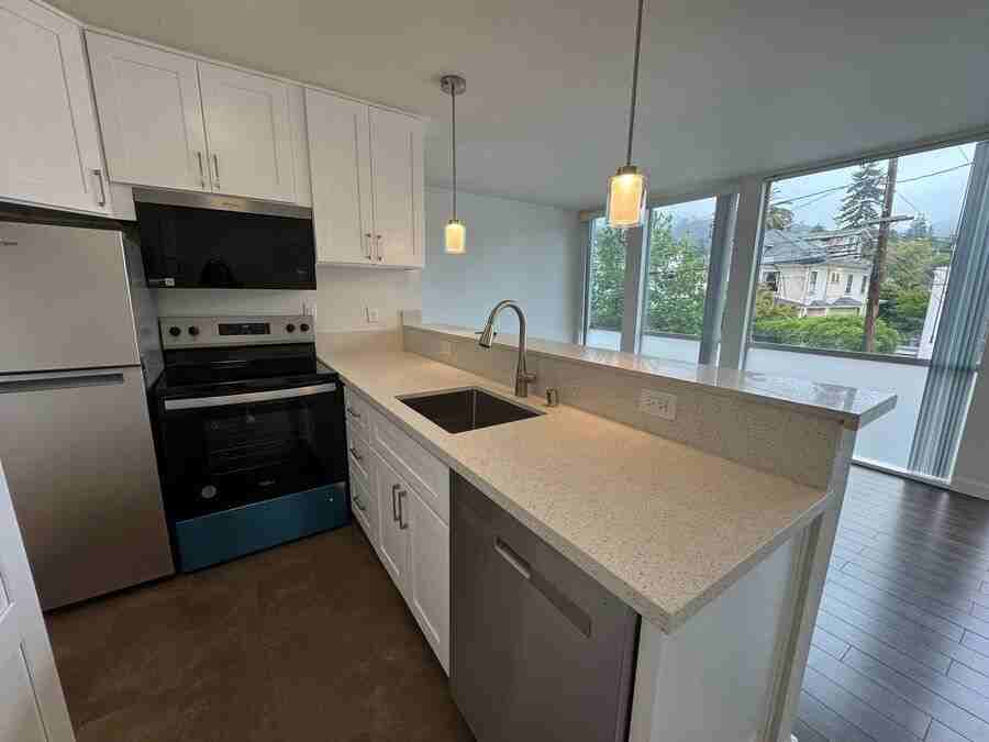 2828 College Ave - Photo 7 of 23