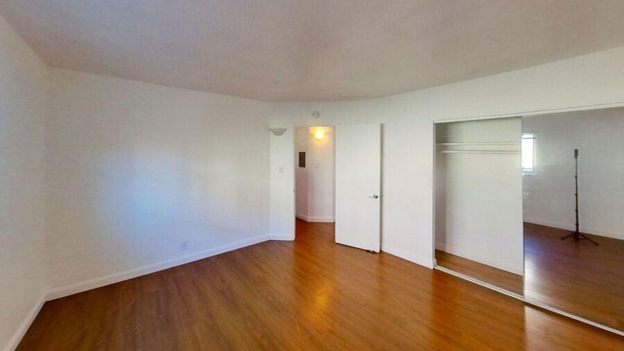 2227 Derby St - Photo 4 of 23