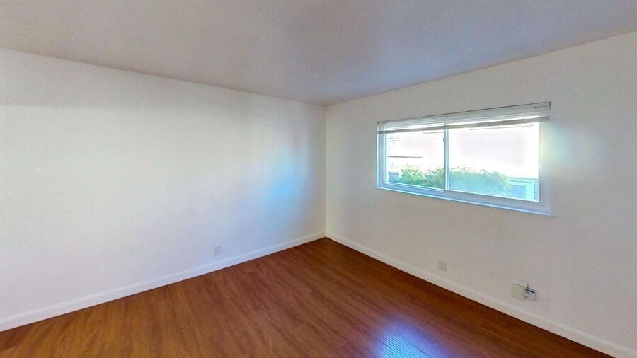 2227 Derby St - Photo 5 of 23