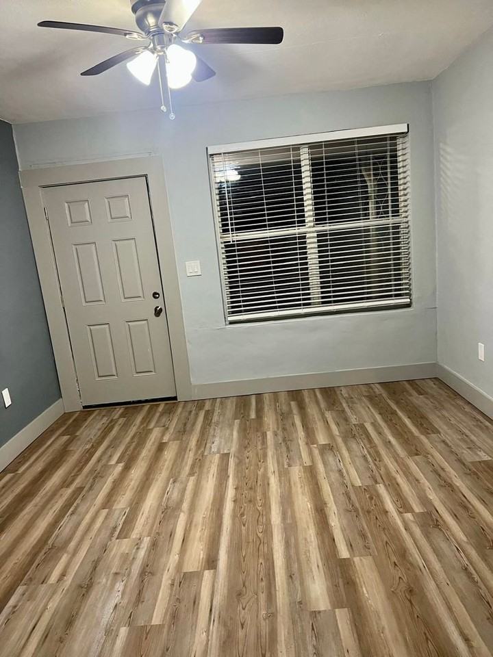 Perdido Manor - Photo 4 of 21