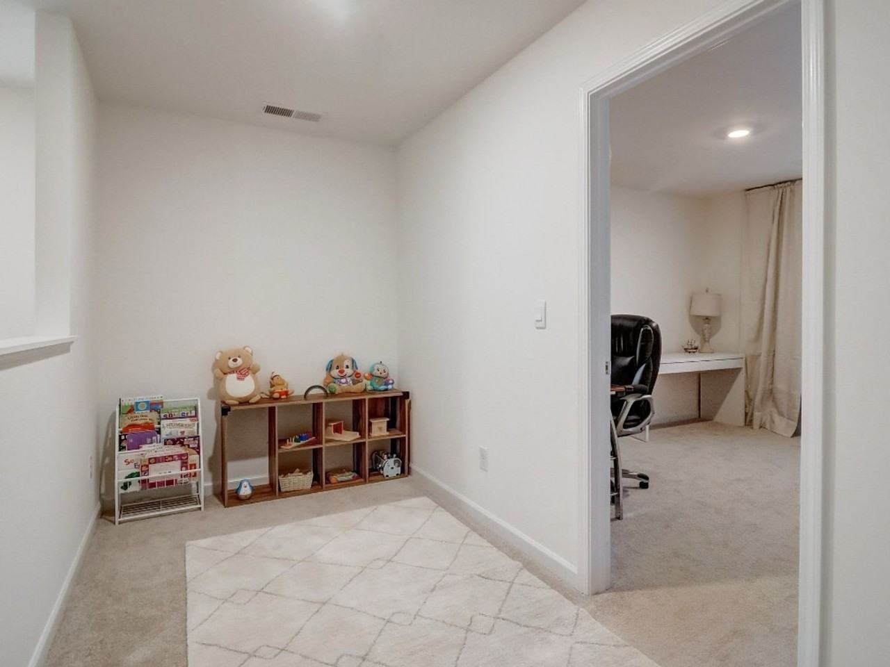 133 Grafton St - Photo 4 of 26