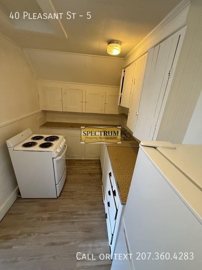 40 Pleasant St - Photo 2 of 13