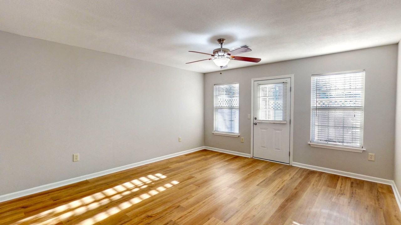 5028 Winfield Dr - Photo 3 of 19