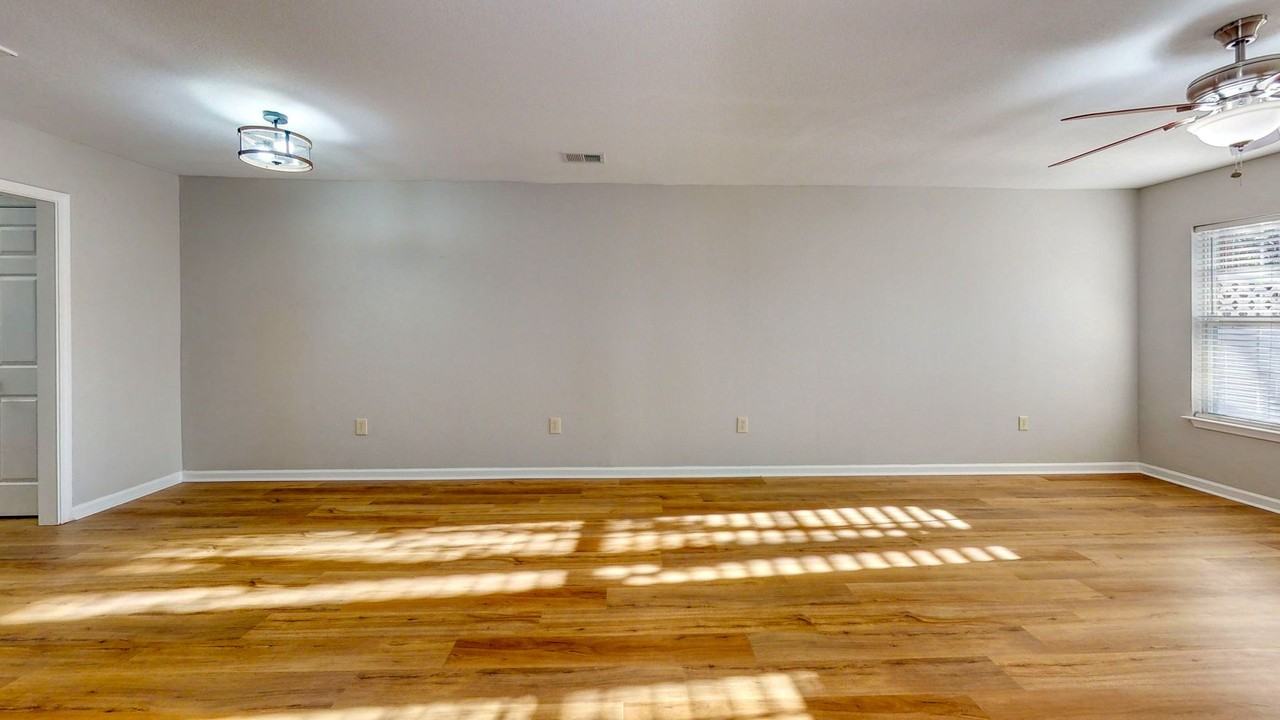 5028 Winfield Dr - Photo 5 of 19