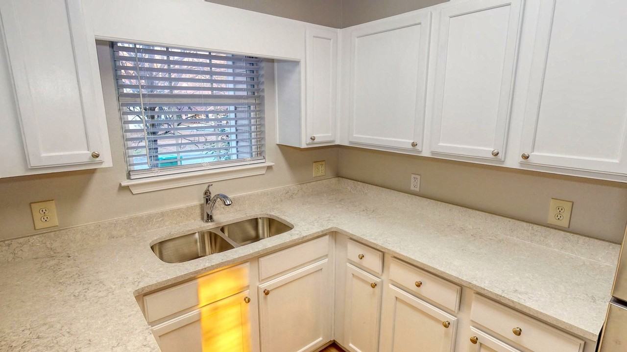 5028 Winfield Dr - Photo 6 of 19