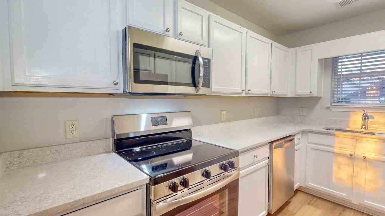 5028 Winfield Dr - Photo 7 of 19