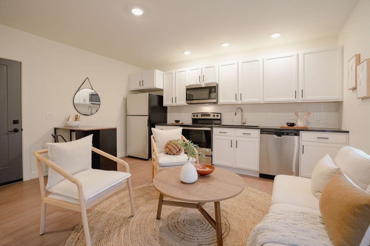 476 Taylor Apartments - Photo 4 of 50