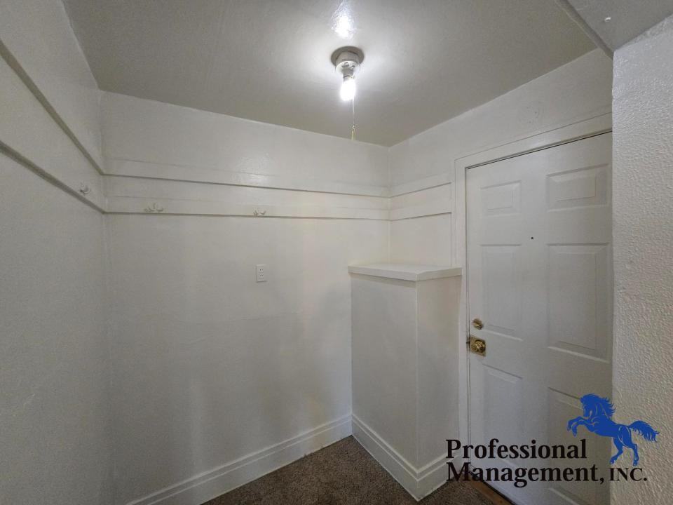 309 S 31st St #3 - Photo 3 of 9