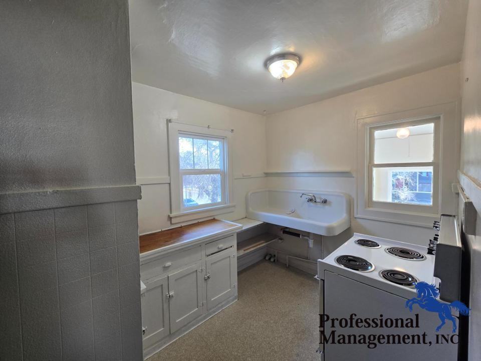 309 S 31st St #3 - Photo 5 of 9