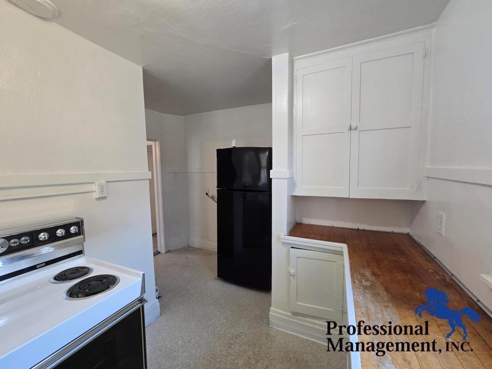 309 S 31st St #3 - Photo 6 of 9