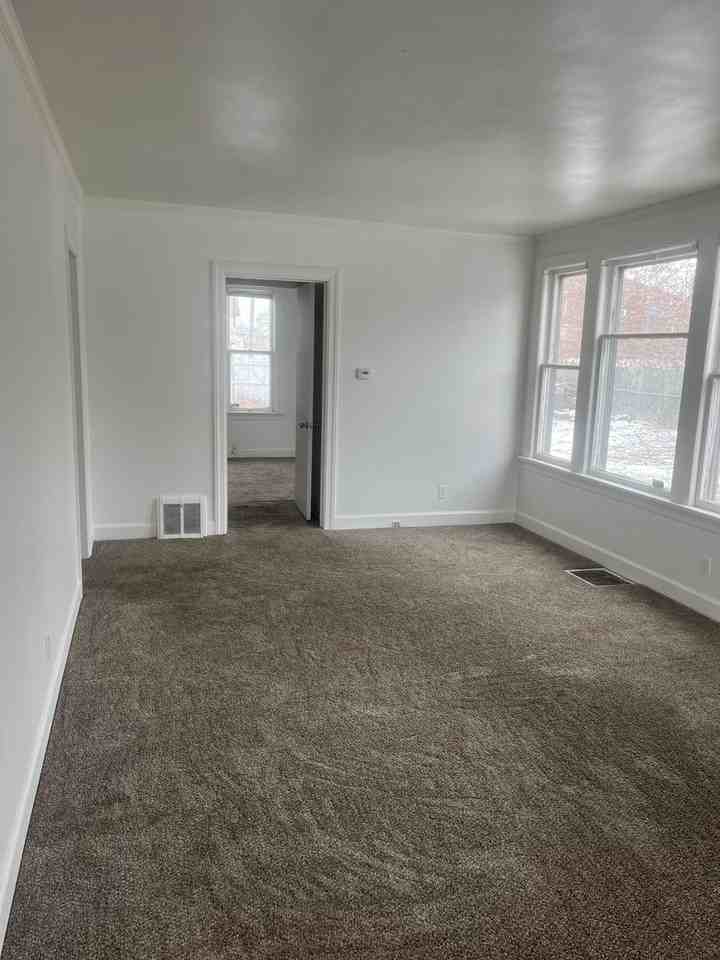 488 W Muskegon Ave - Photo 2 of 7