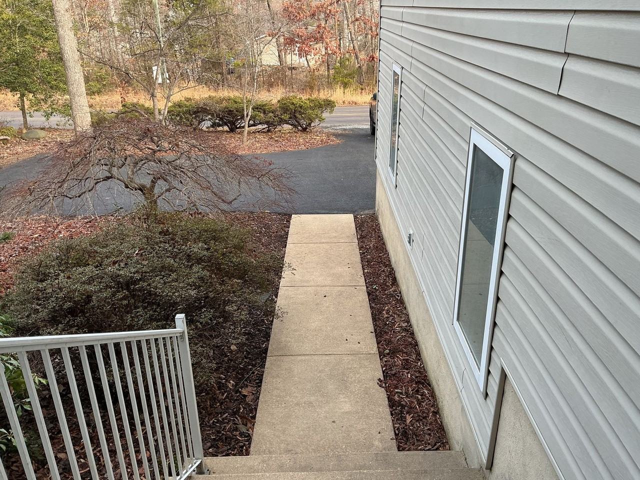 504 Mt Pleasant Dr - Photo 4 of 20