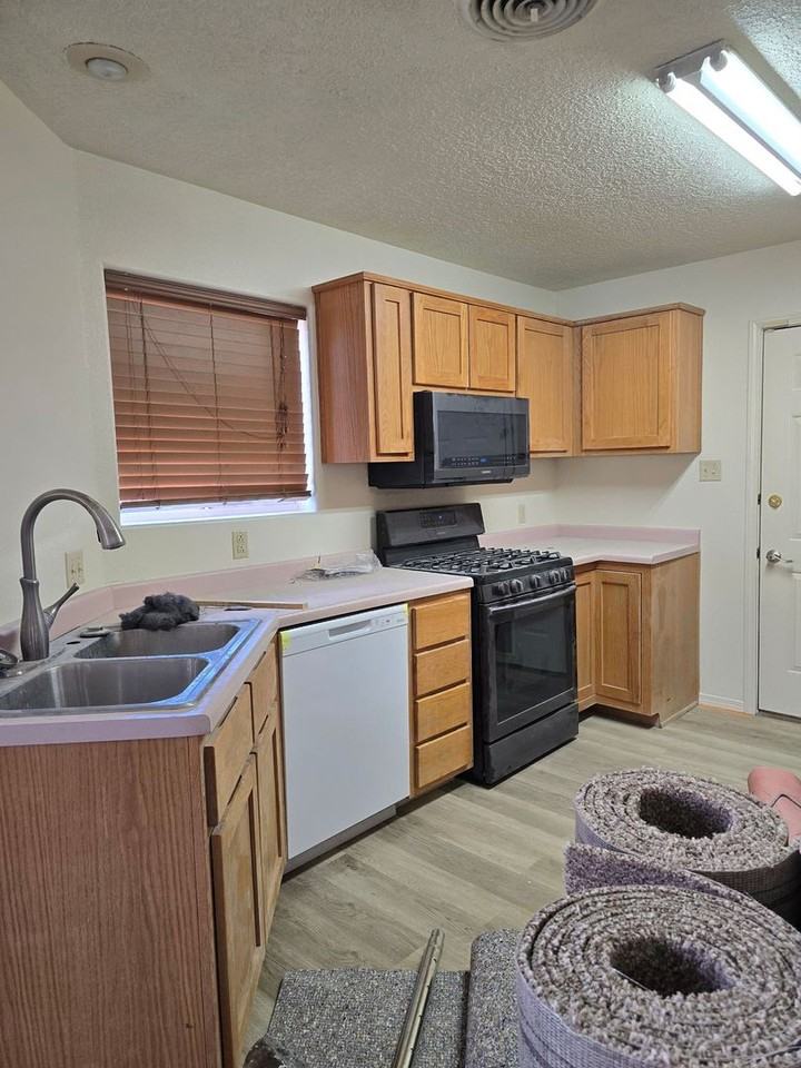 828 N Cholla St - Photo 5 of 6