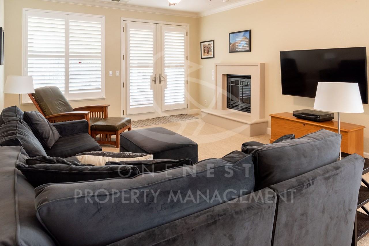 1360 Rawlings Ln - Photo 3 of 20