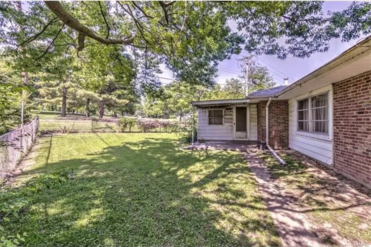 10201 Bellefontaine Rd - Photo 3 of 12