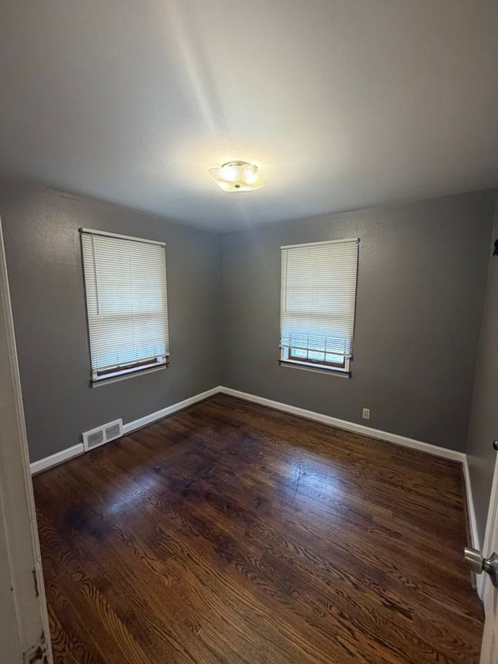 10201 Bellefontaine Rd - Photo 7 of 12