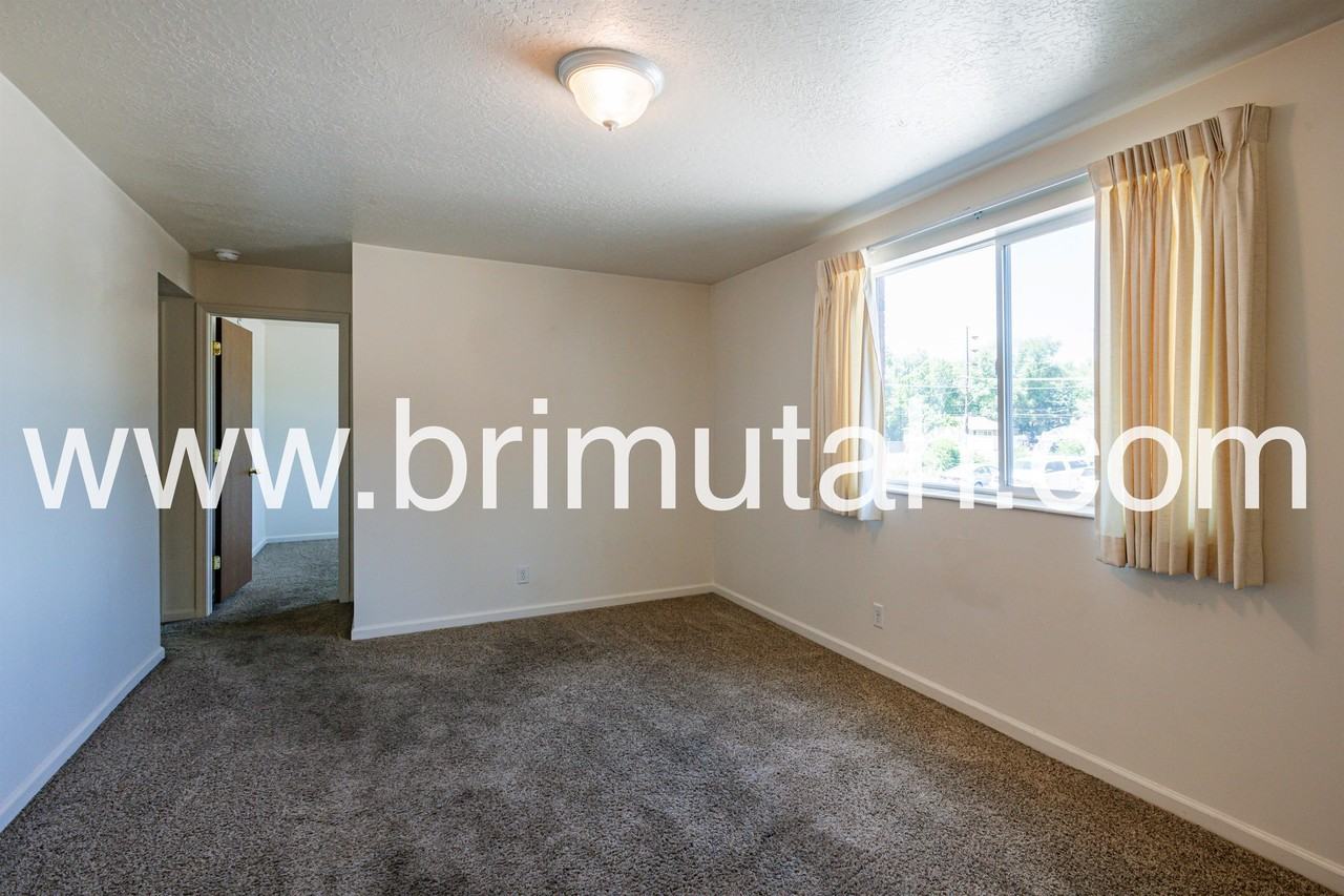 4725 S. 1300 E. - Photo 2 of 18
