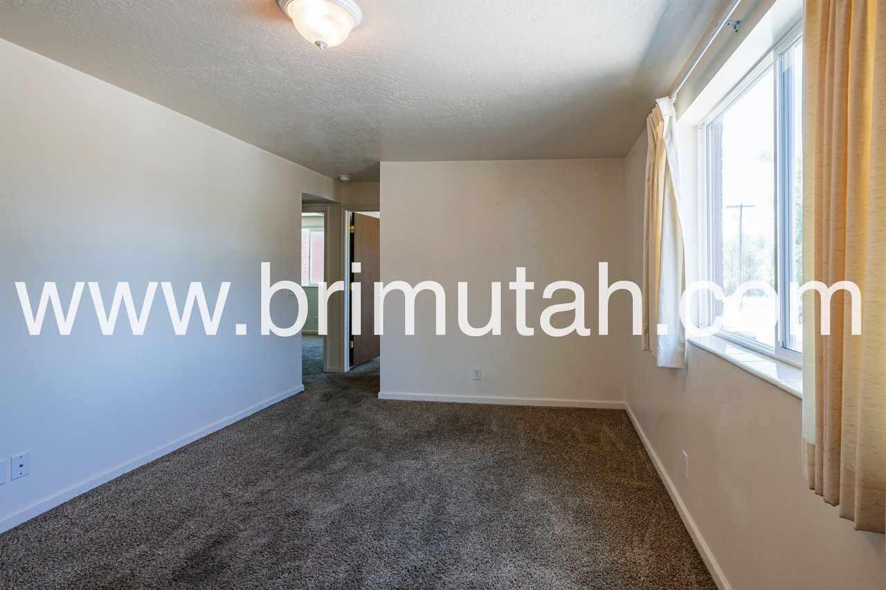 4725 S. 1300 E. - Photo 3 of 18