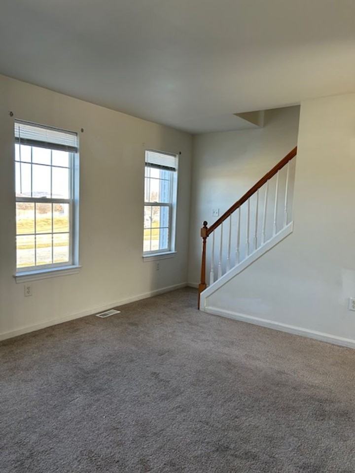 2818 Woodmont Dr - Photo 4 of 9