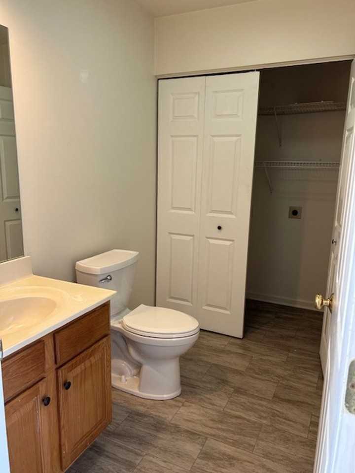 2818 Woodmont Dr - Photo 5 of 9