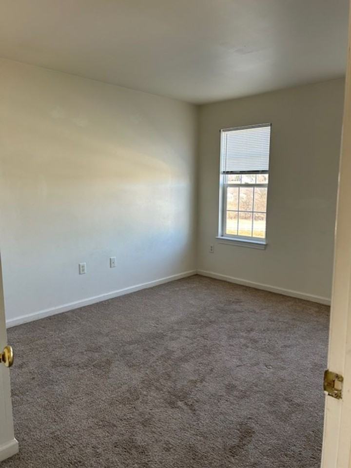 2818 Woodmont Dr - Photo 6 of 9