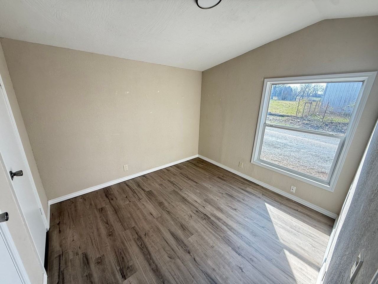 147 W Henry Ln - Photo 2 of 16