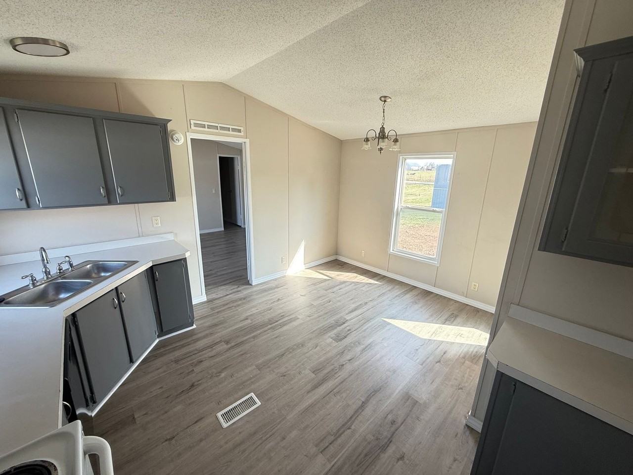 147 W Henry Ln - Photo 4 of 16