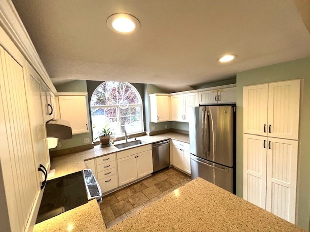 380 Nw 1st St - Photo 3 of 18