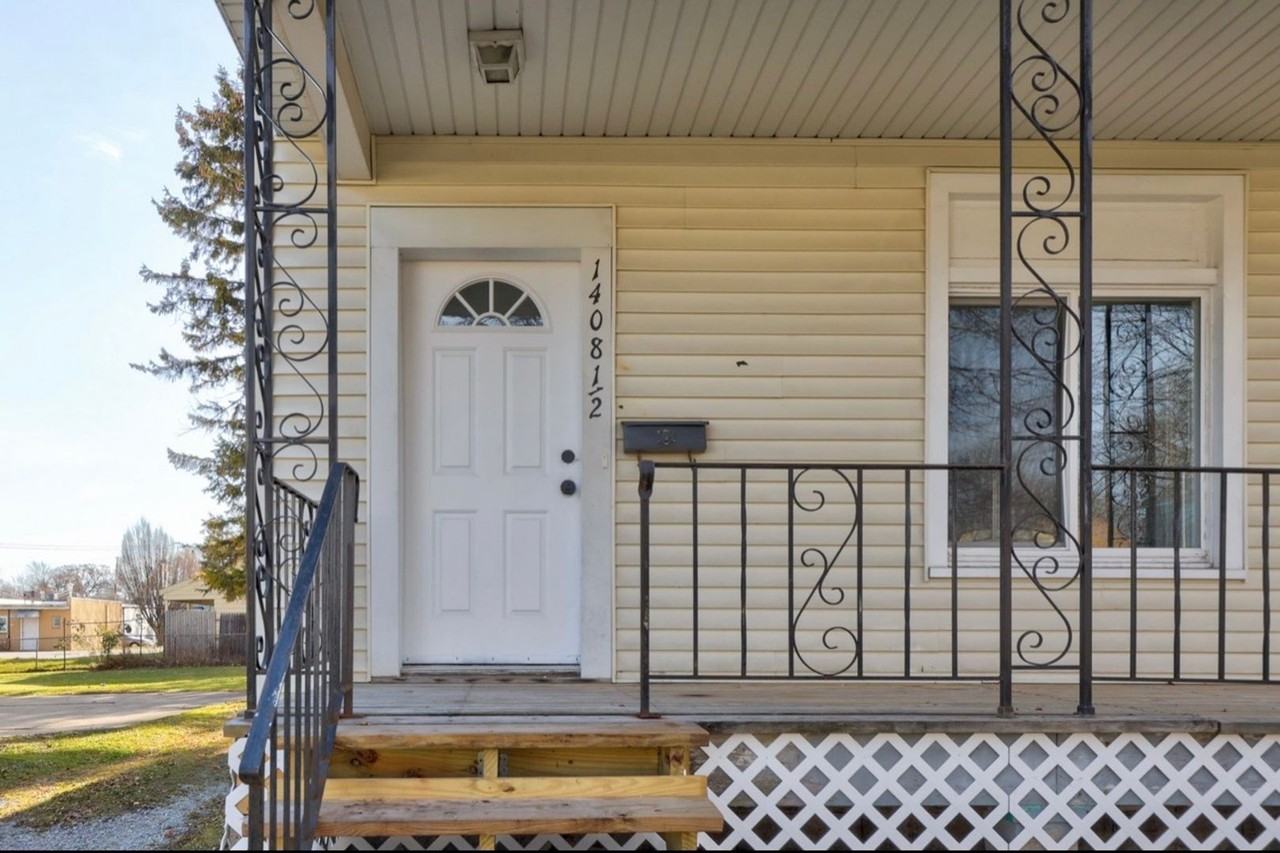 1408 11th St - Photo 2 of 11