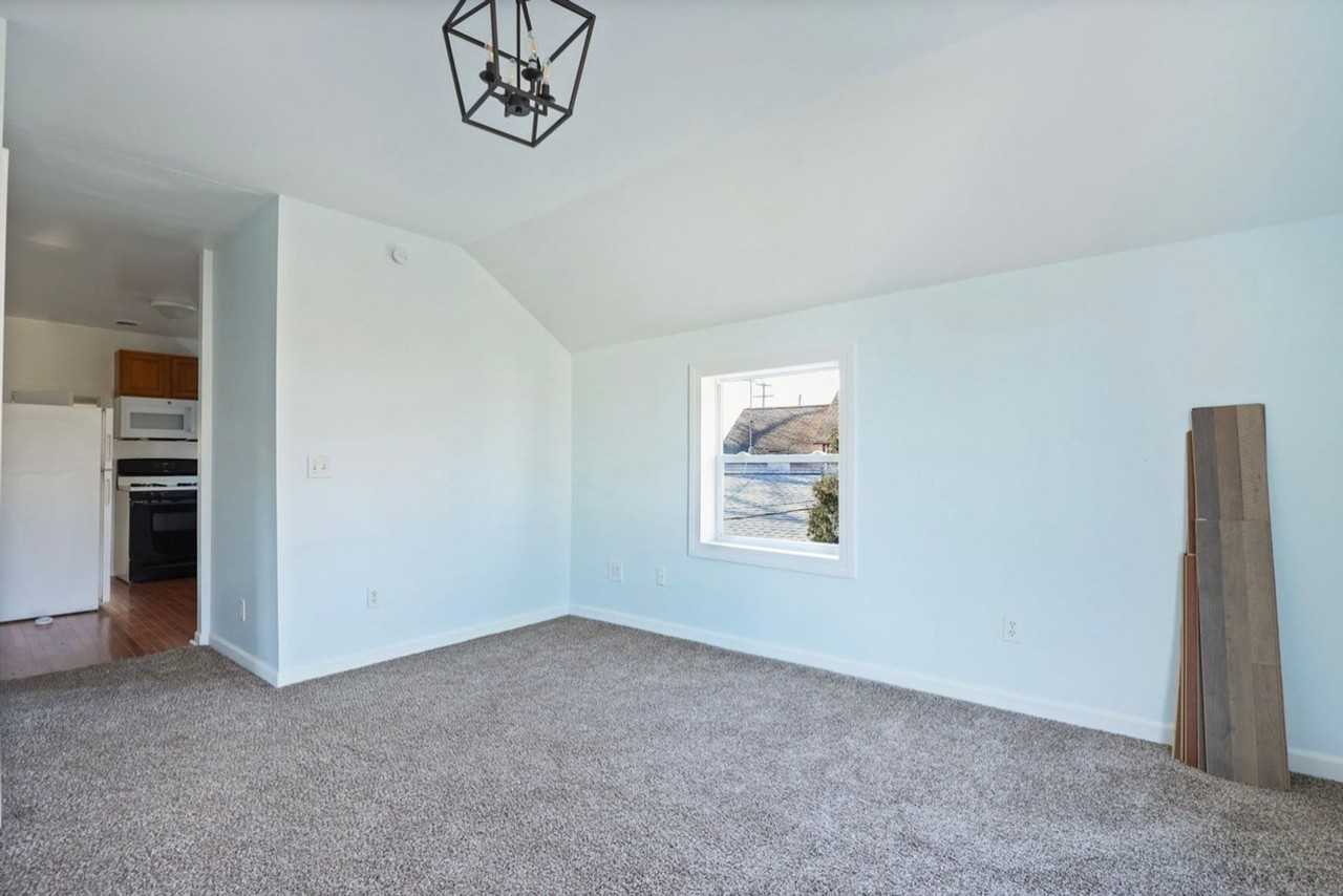 1408 11th St - Photo 5 of 11