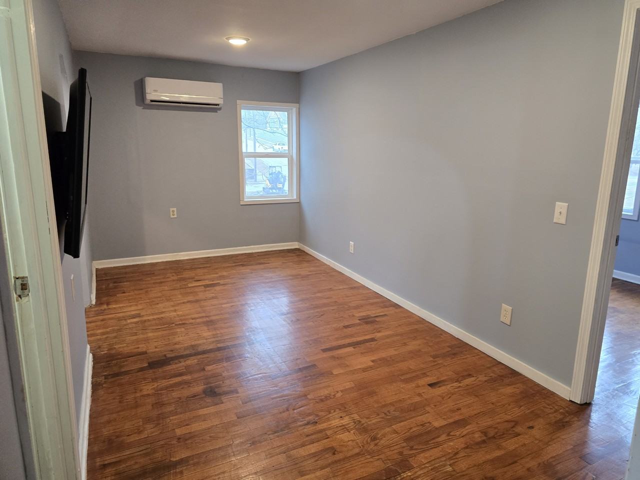 630 N Pleasant St Independence, MO 64050 - Photo 3 of 19