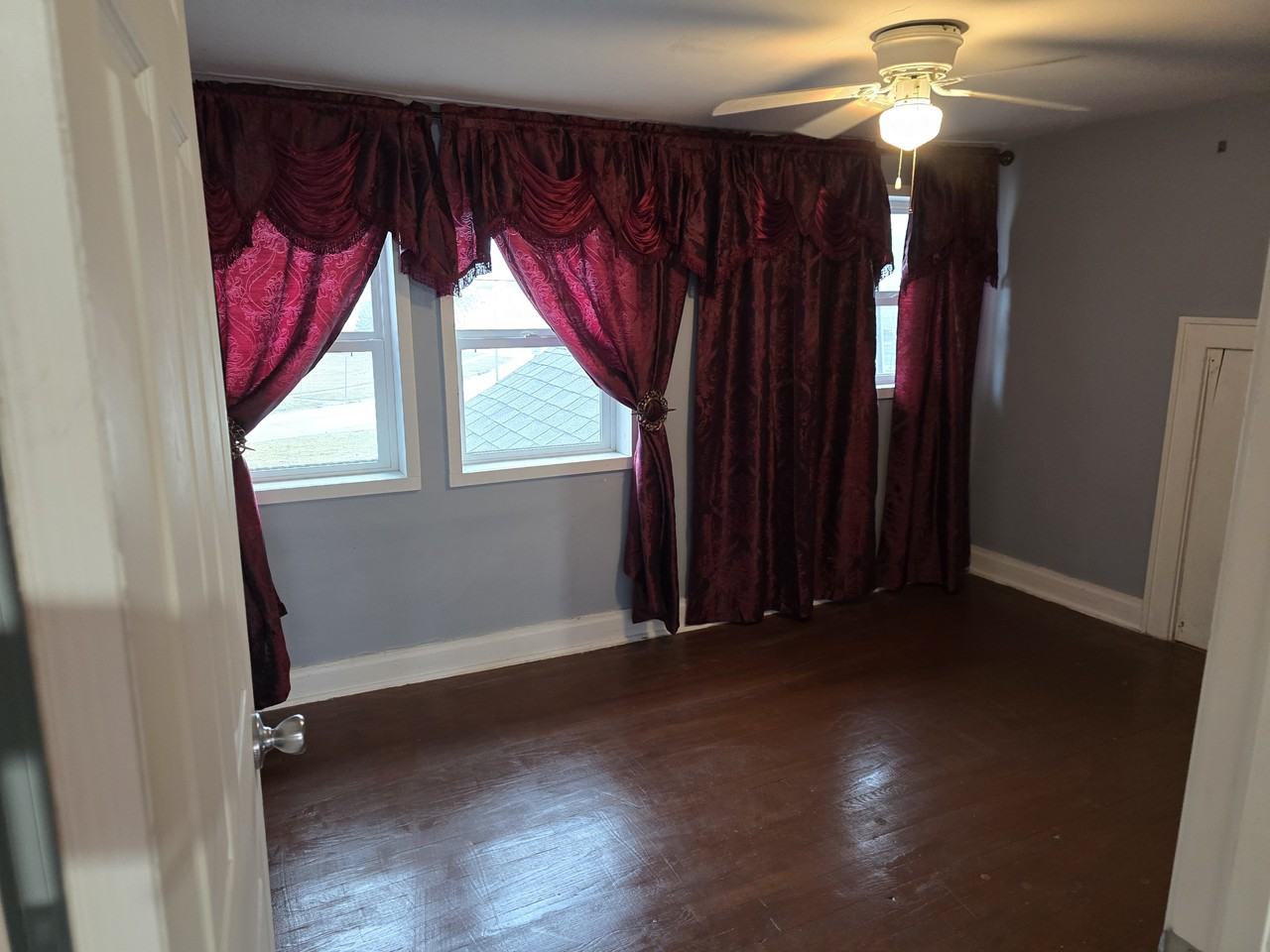 630 N Pleasant St Independence, MO 64050 - Photo 4 of 19