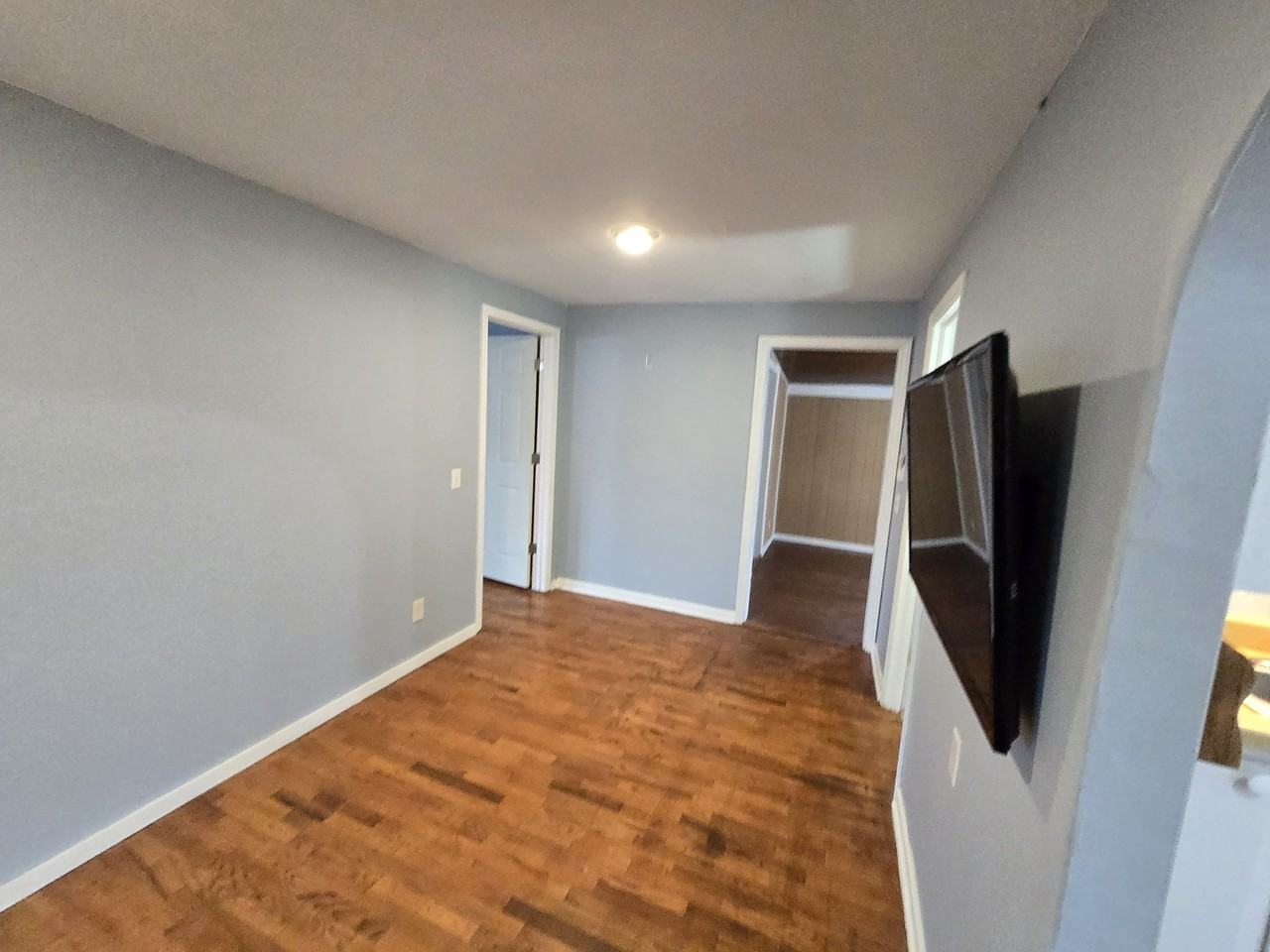 630 N Pleasant St Independence, MO 64050 - Photo 7 of 19