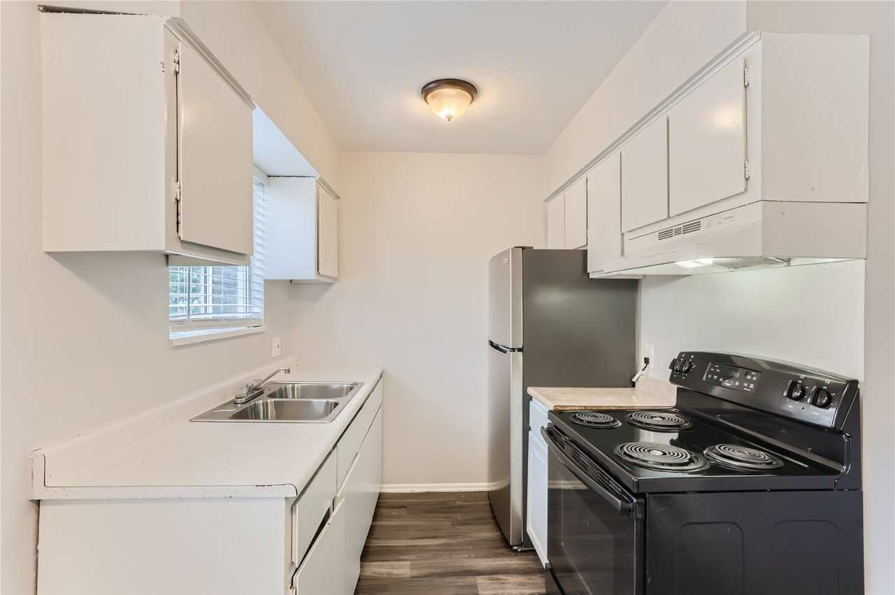 Keri Lyn Apartments - Photo 2 of 3