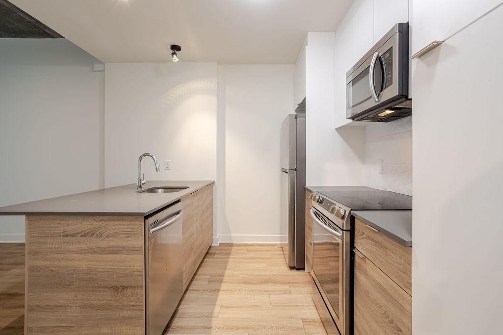 1750 Av Cedar — photo 2