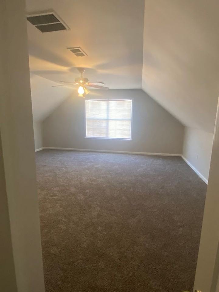 10053 Lynham Cv - Photo 4 of 16