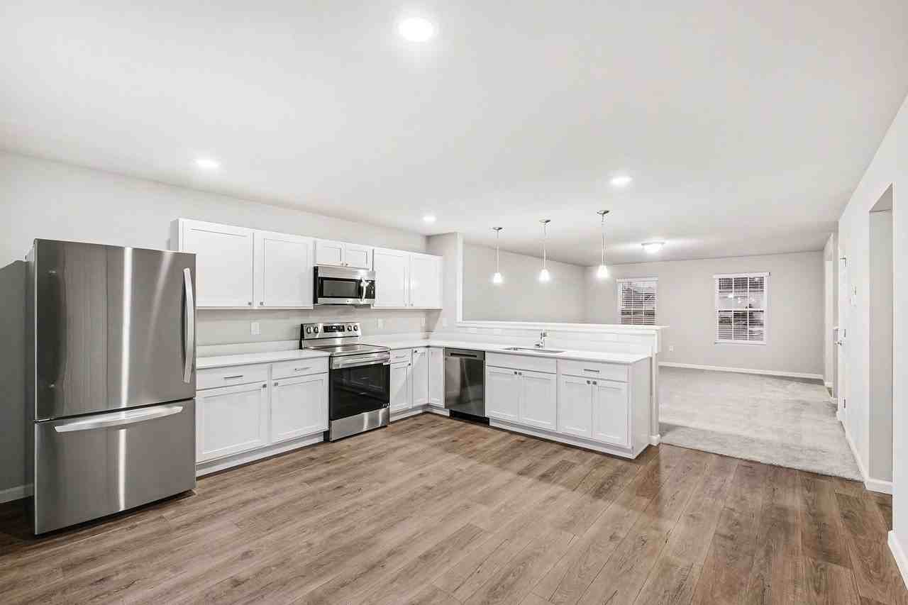 921 Illinois St - Photo 4 of 22