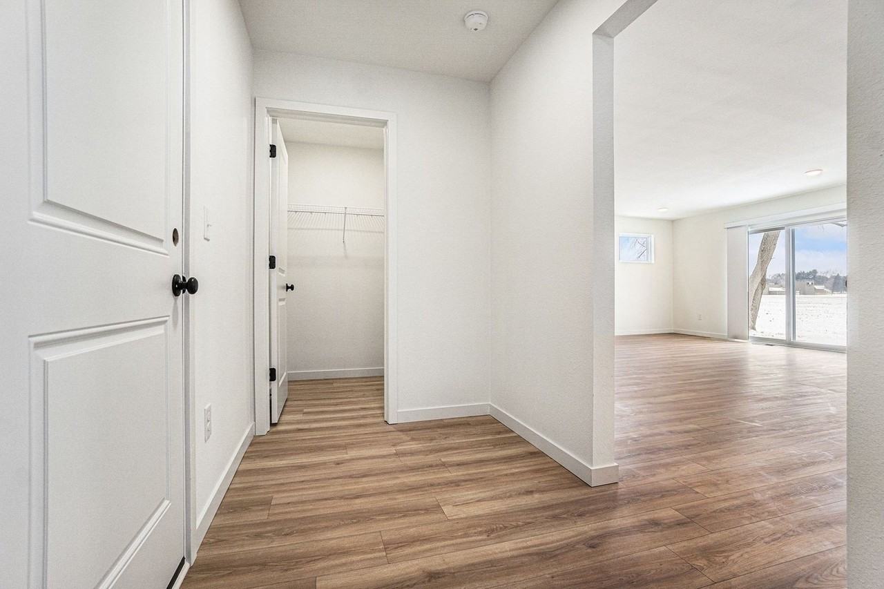 947 Illinois St - Photo 7 of 24