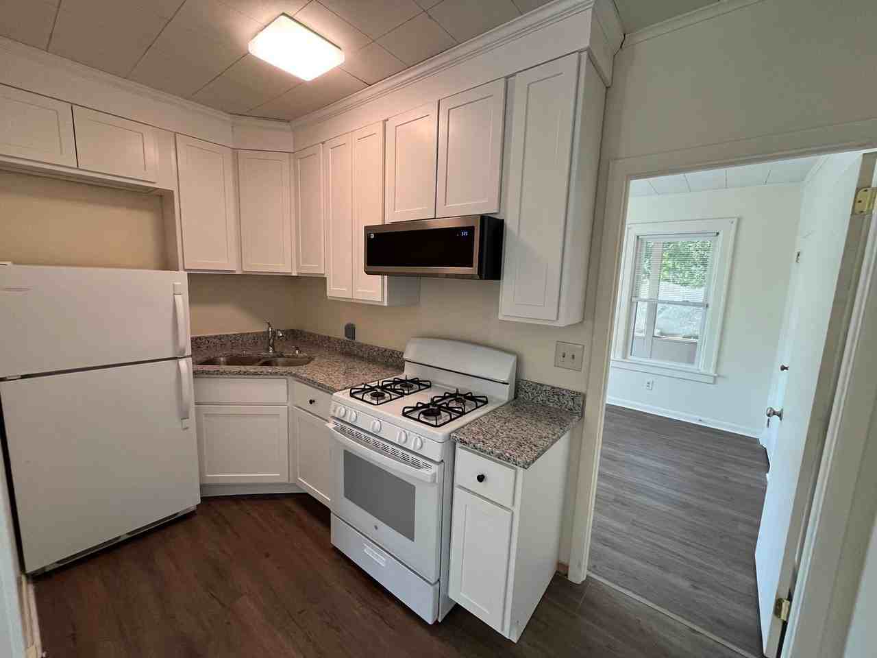 205 S Willow St - Photo 2 of 15